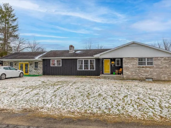 27 Royal St, Peterstown, WV 24963