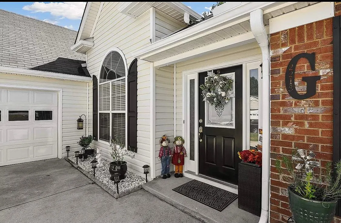 3 bed, 1638 sqft, $2,300 — Photo 2