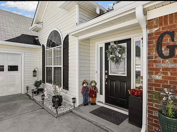 2nd image of 2213 Carlton Chase Rd