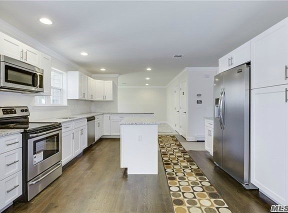 4th image of 34 Burlington Blvd