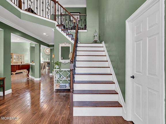 2nd image of 114 E Parsonage Way