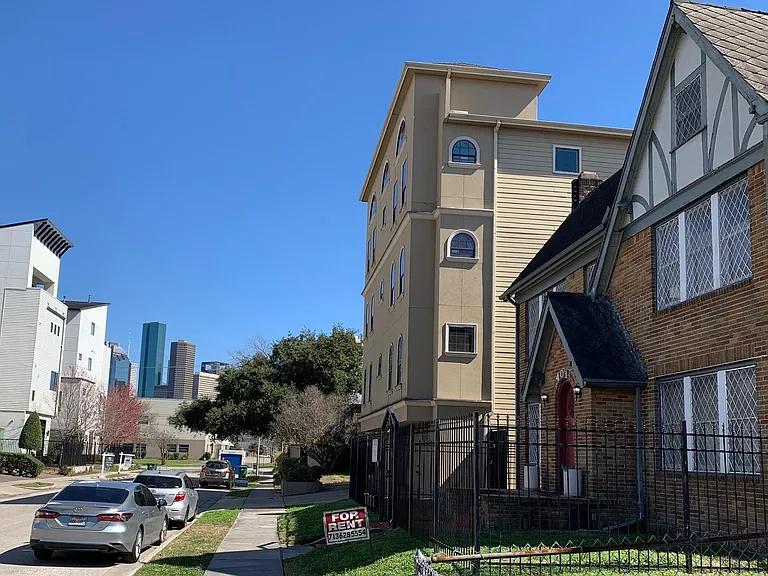 401 W Clay St #3 — Photo 1