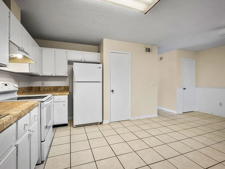 1016 Assisi Ln — Photo 30