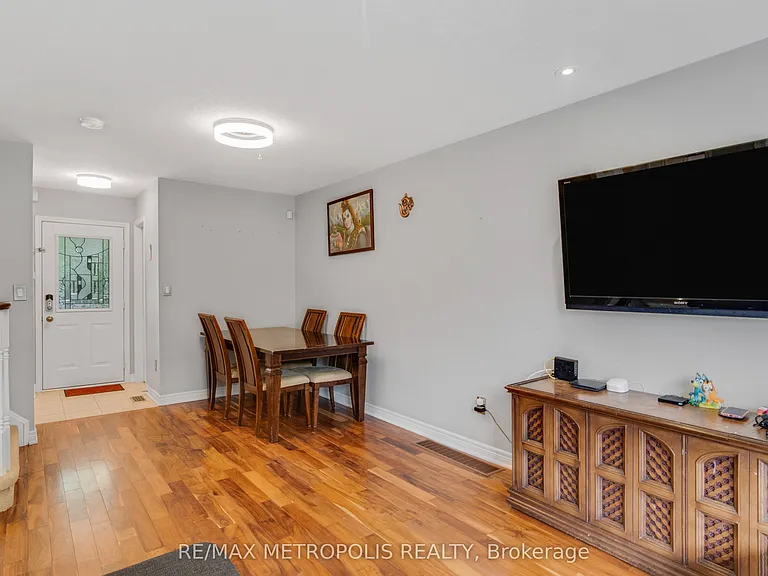 2420 Baintree Cres — Photo 15