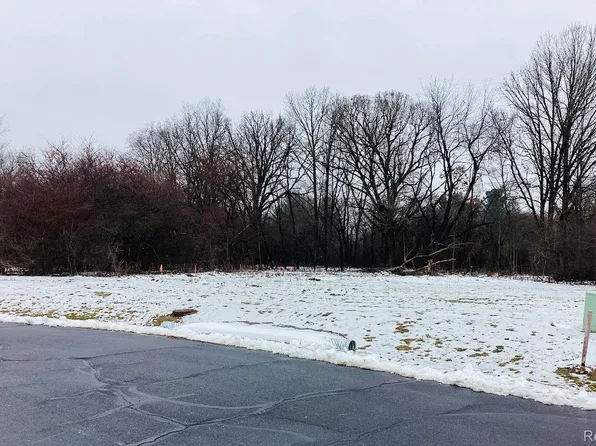 4141 Hidden View Dr, Flint, MI 48506