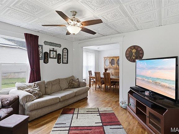 3rd image of 306 W Main St