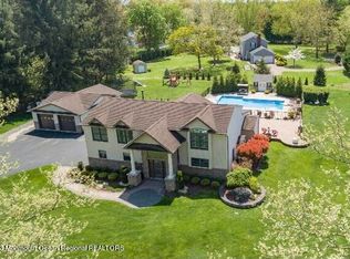 16 Spring Valley Dr, Holmdel, NJ 07733