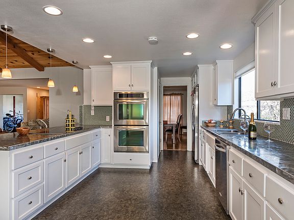 3rd image of 2168 Holly Ln