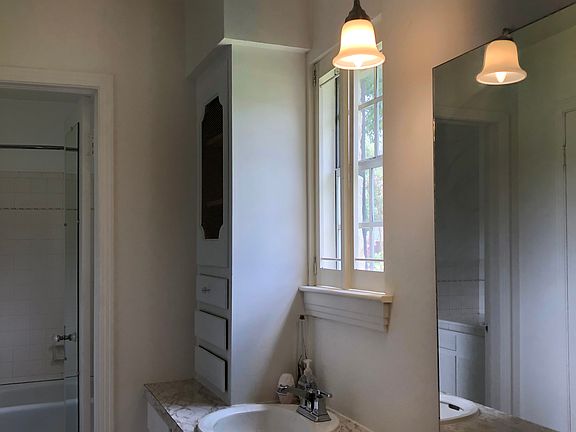 5th image of 917 Briarwood Cir