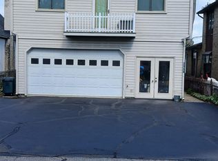 2050 Willow Beach St, Keego Harbor, MI