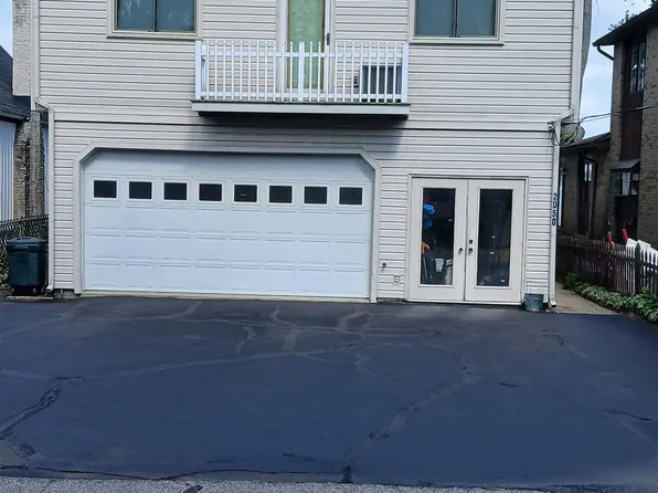 2050 Willow Beach St, Keego Harbor, MI 48320