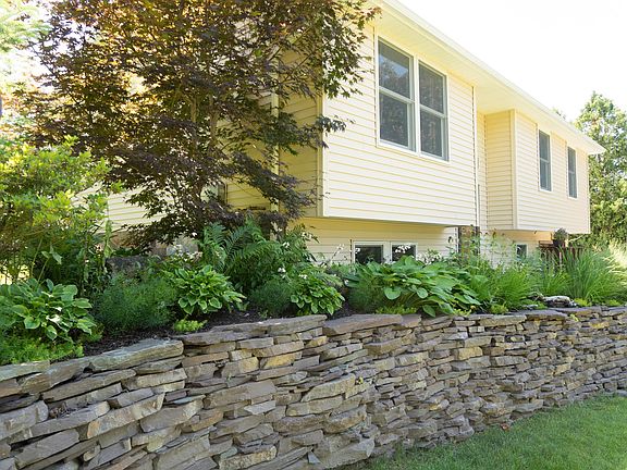 2nd image of 7 Debran Dr