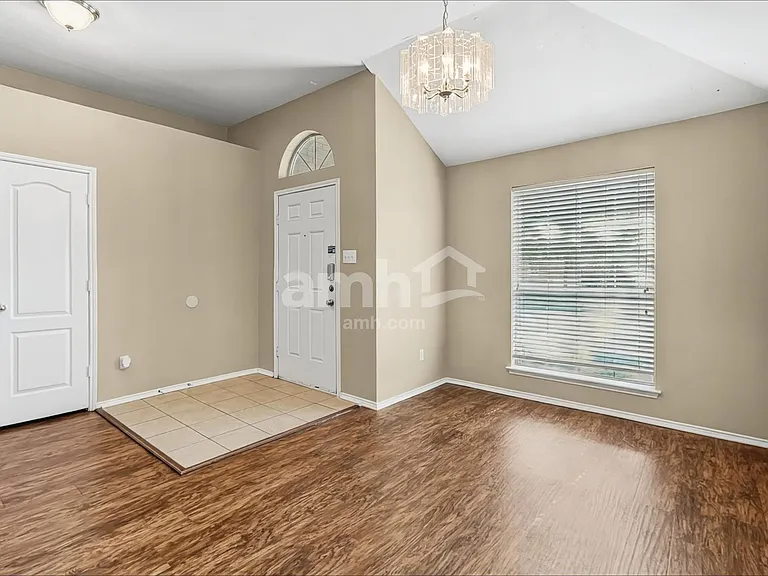 1120 Rio Bravo Dr — Photo 8