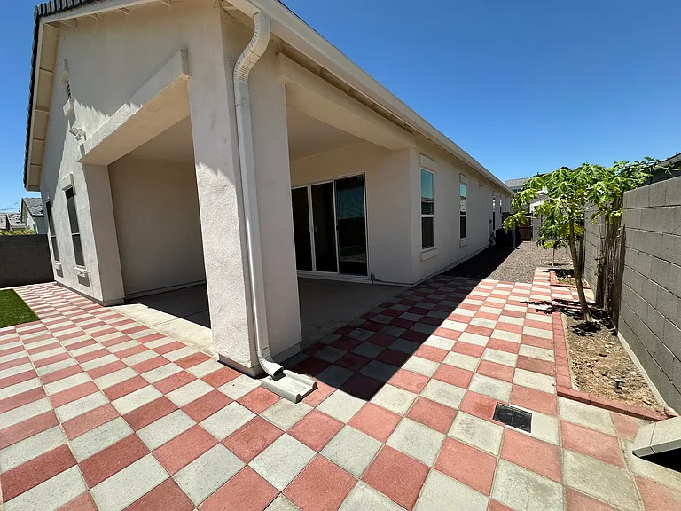 10319 W Harmony Ln — Photo 45