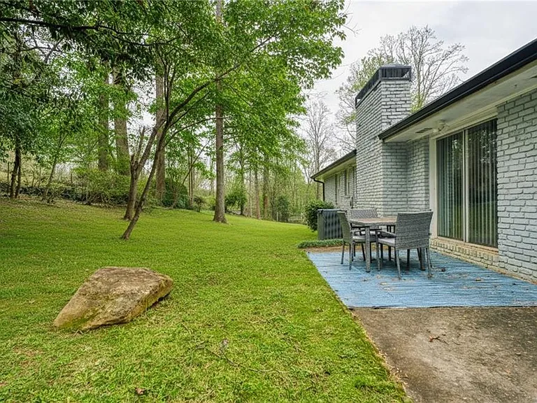 2418 Brookdale Dr NE — Photo 36