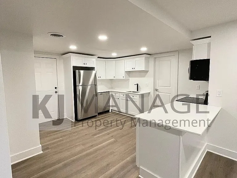 90 W Meyers Ave — Photo 7