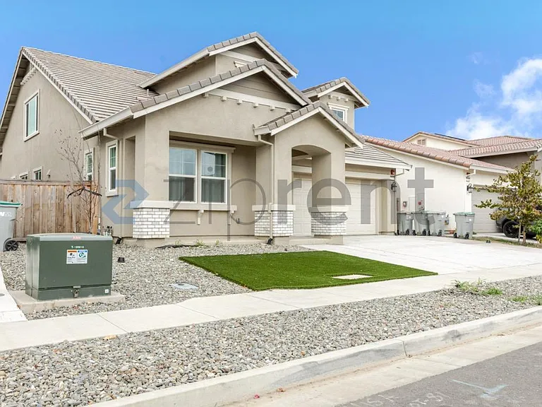 2776 Elderberry St — Photo 2