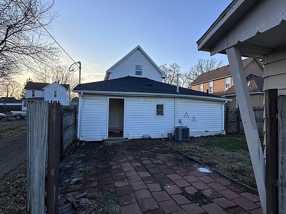4th image of 612 N Monroe St