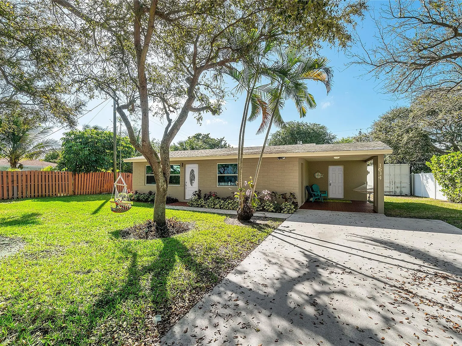 3 bed, 1.0 bath, 986 sqft, $3,300 — Photo 2