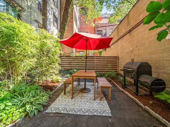 22 Irving Pl APT 1A, New York, NY 10003