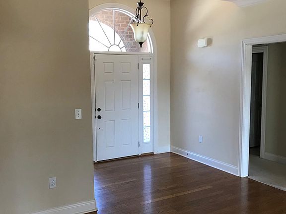 Front door entryway/Foyer