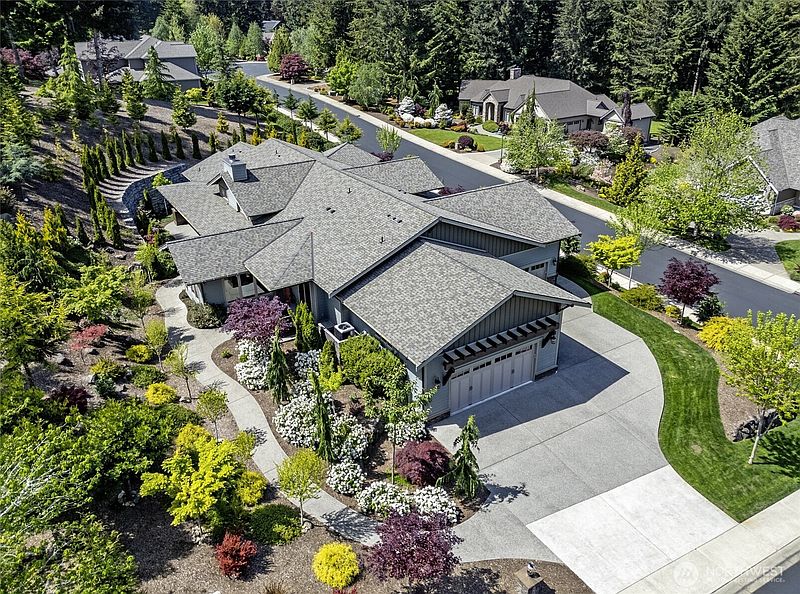 2nd image of 616 Hyak Way