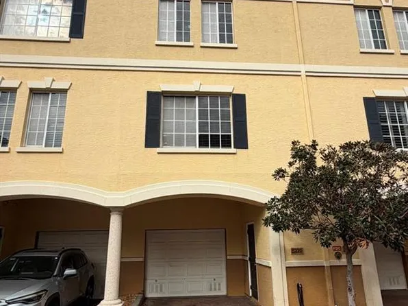 5220 W Kennedy Blvd, Tampa, FL 33609