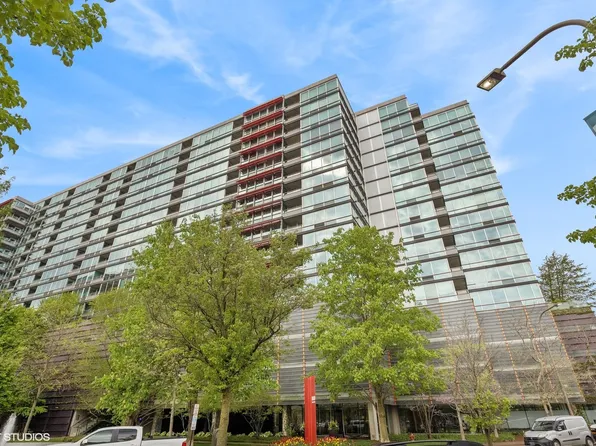 800 Elgin Rd APT 817, Evanston, IL 60201