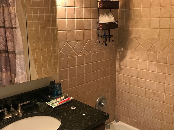 3rd image of 560 Lawrence Ave APT 209