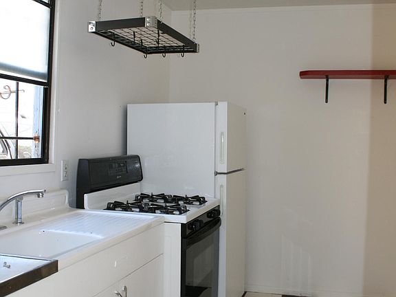 3rd image of 406 N Clementine St #B