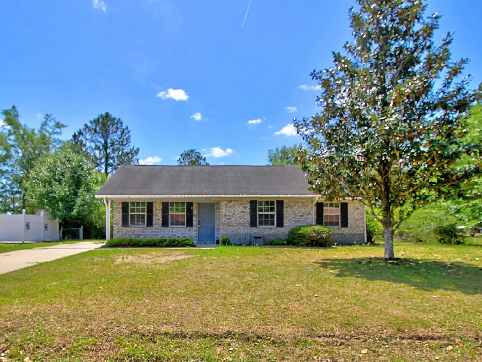 218 Sheila Drive - 1 — Photo 1