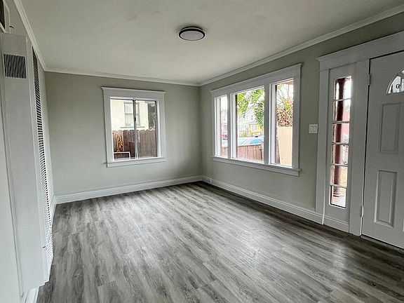 4th image of 1210 W 88th St #1212