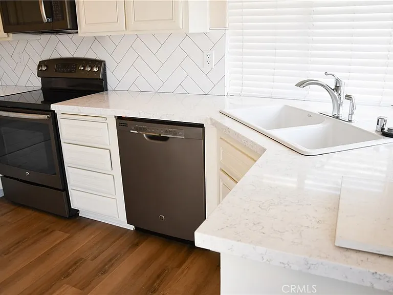 2337 E Skyline Dr — Photo 27