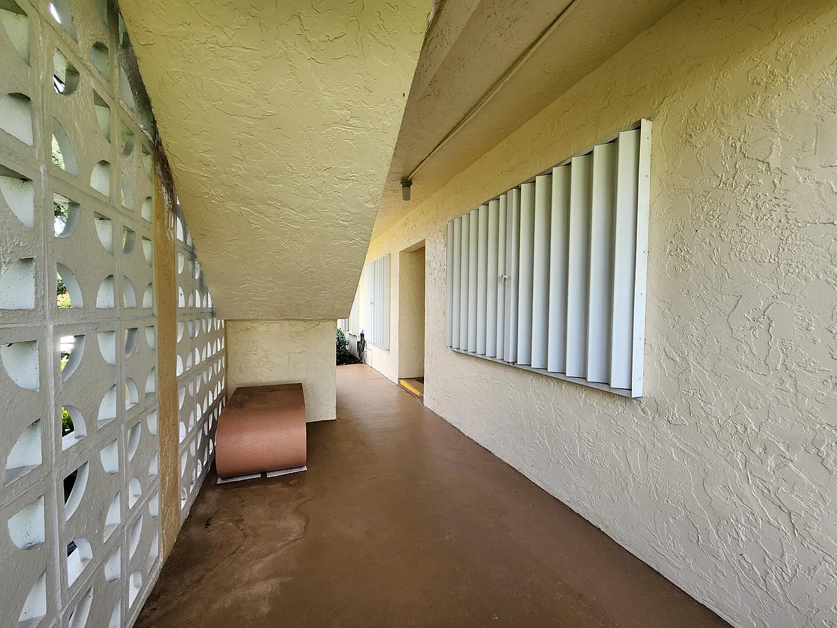 Building Photo - 1560 NW 18th Ave