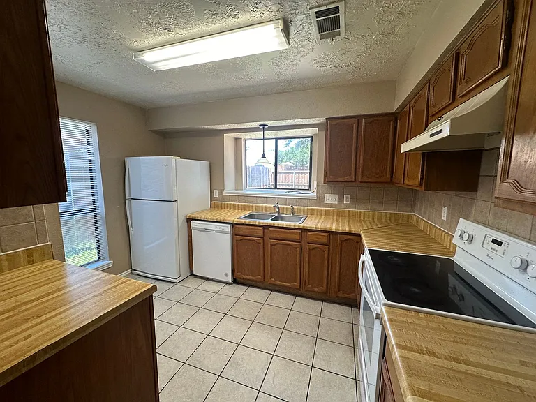 4045 Cavalry Dr — Photo 14