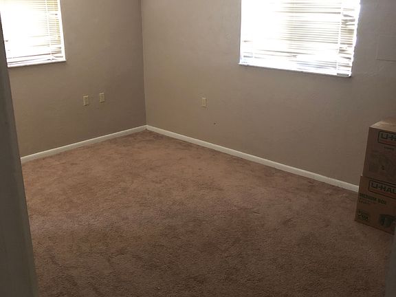 3rd image of 605 N Hill Ave