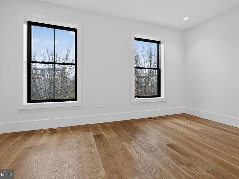 629 S Carolina Ave SE — Photo 27