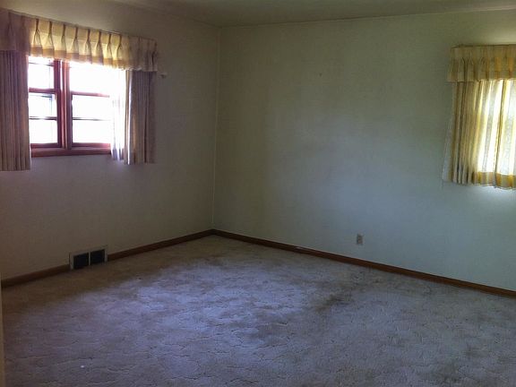 4th image of 203 E Ash St