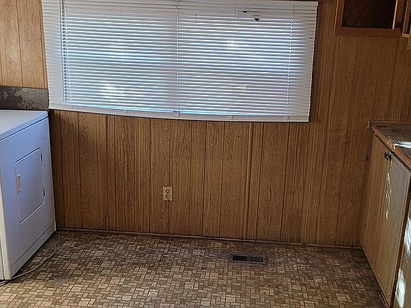 3rd image of 1565 Siskiyou Blvd Space 31