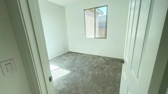 1224 E Jahns Dr — Photo 11