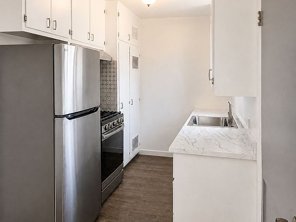 5th image of 15241 Acre St Unit B