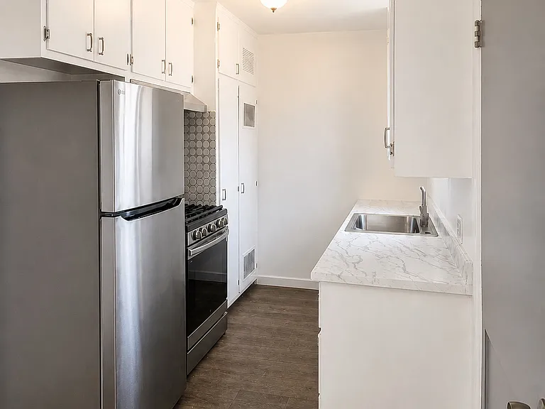 15241 Acre St #B — Photo 5