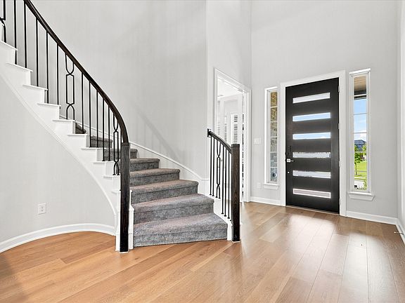 4th image of 1707 Diamond Dr