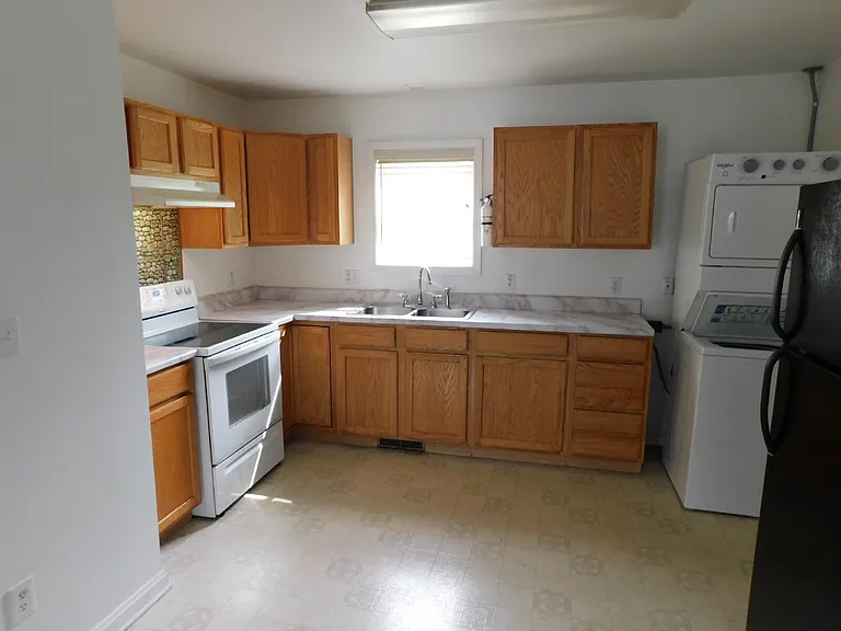 837 Jefferson St — Photo 3