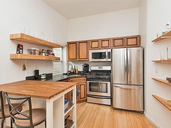 4th image of 153 20th St APT 6