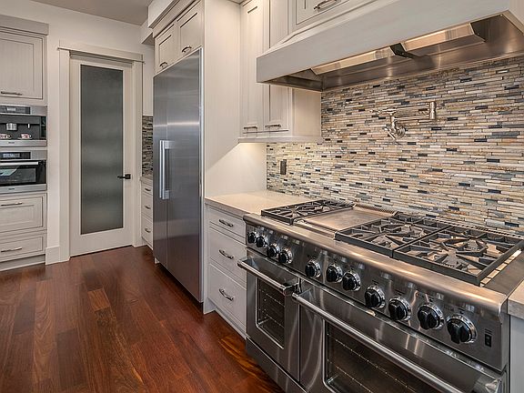 4th image of 515 82nd Ave NE