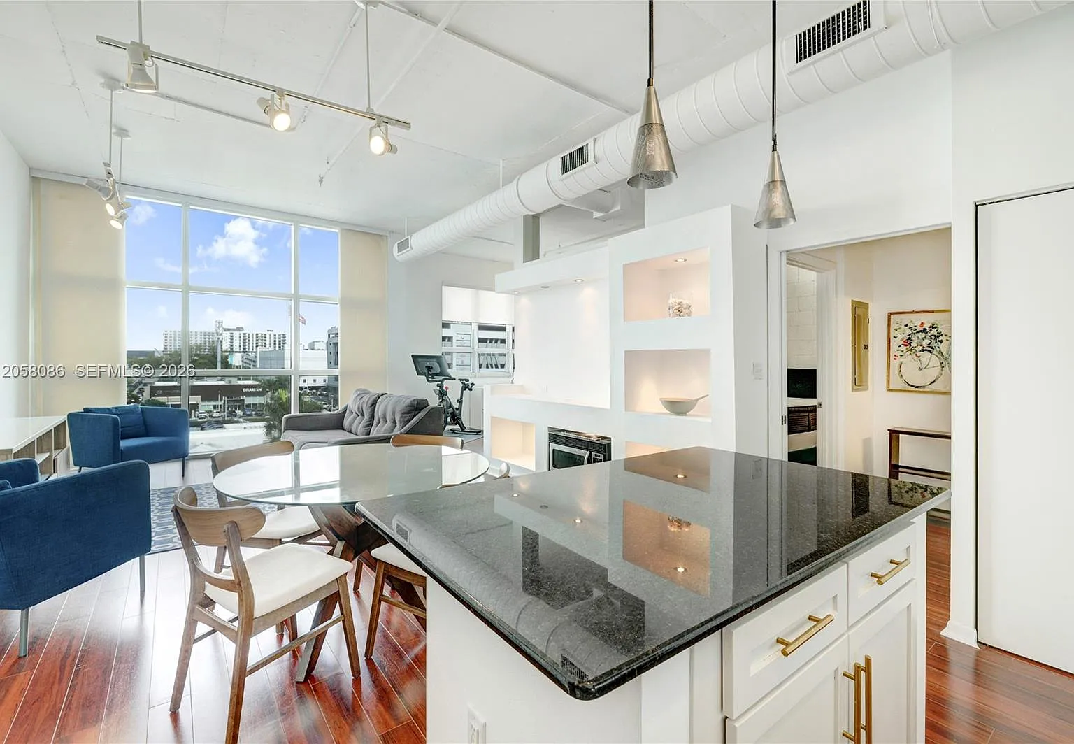 Cite Condo — Photo 1