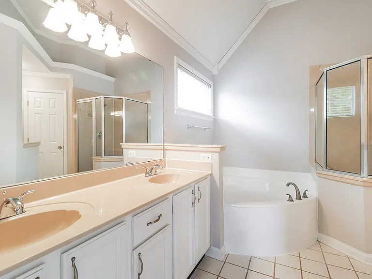 10029 Woodland Grove Dr — Photo 11