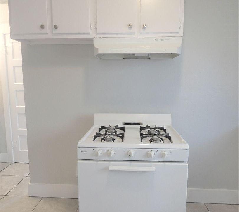 1st image of 547 Cerritos Ave #547