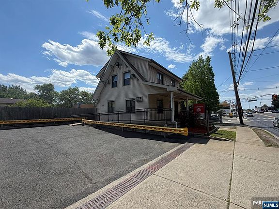2nd image of 17 Winant Ave